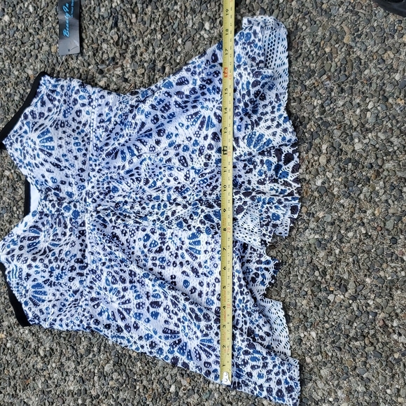 Charm Leaks Sleeveless Top Size Large - Picture 6 of 13